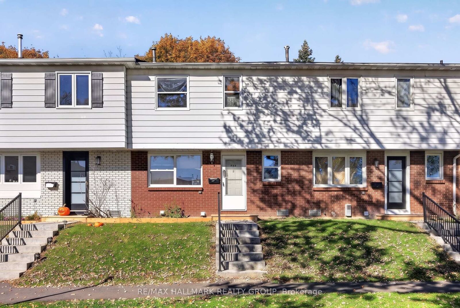 Property Photo:  660 Hochelaga Street 20  ON K1K 2E9 