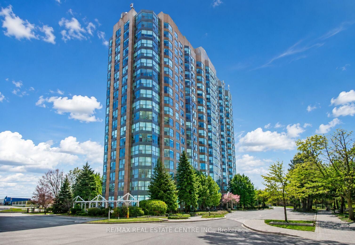 Property Photo: 2177 Burnhamthorpe Road W 1007 ON L5L 5P9