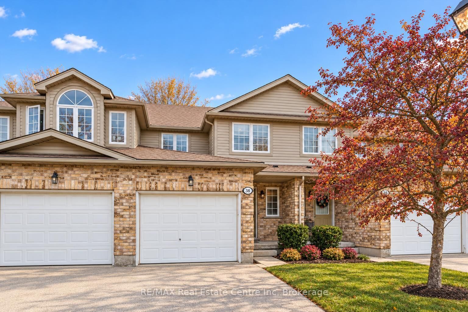 Property Photo: 210 Dawn Avenue 38 ON N1G 5L5