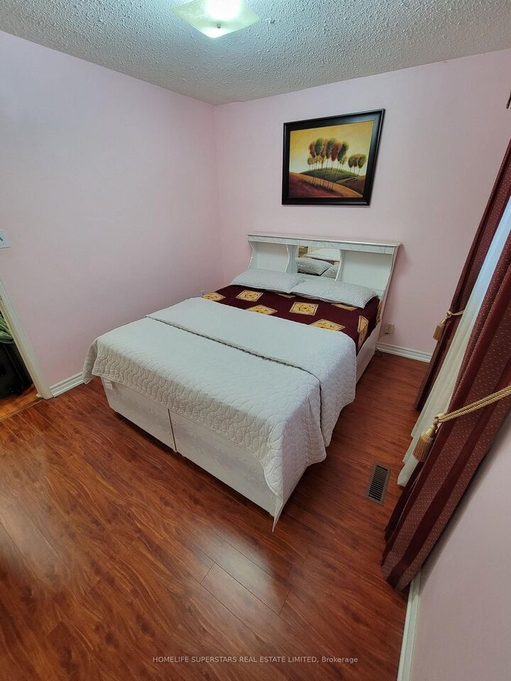 Property Photo: 6 Elderwood Place ON L6V 3N3