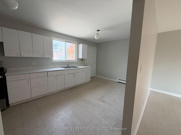 Property Photo:  86 Brock Street E  ON L1G 1S1 