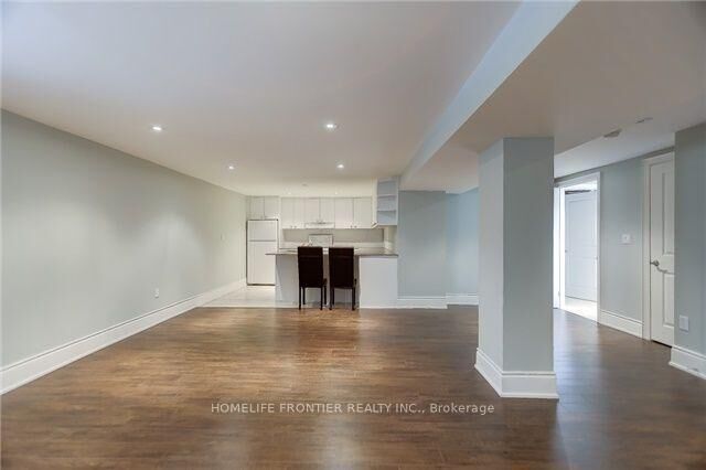Property Photo:  122 Searle Avenue S Lower  ON M3H 4H9 