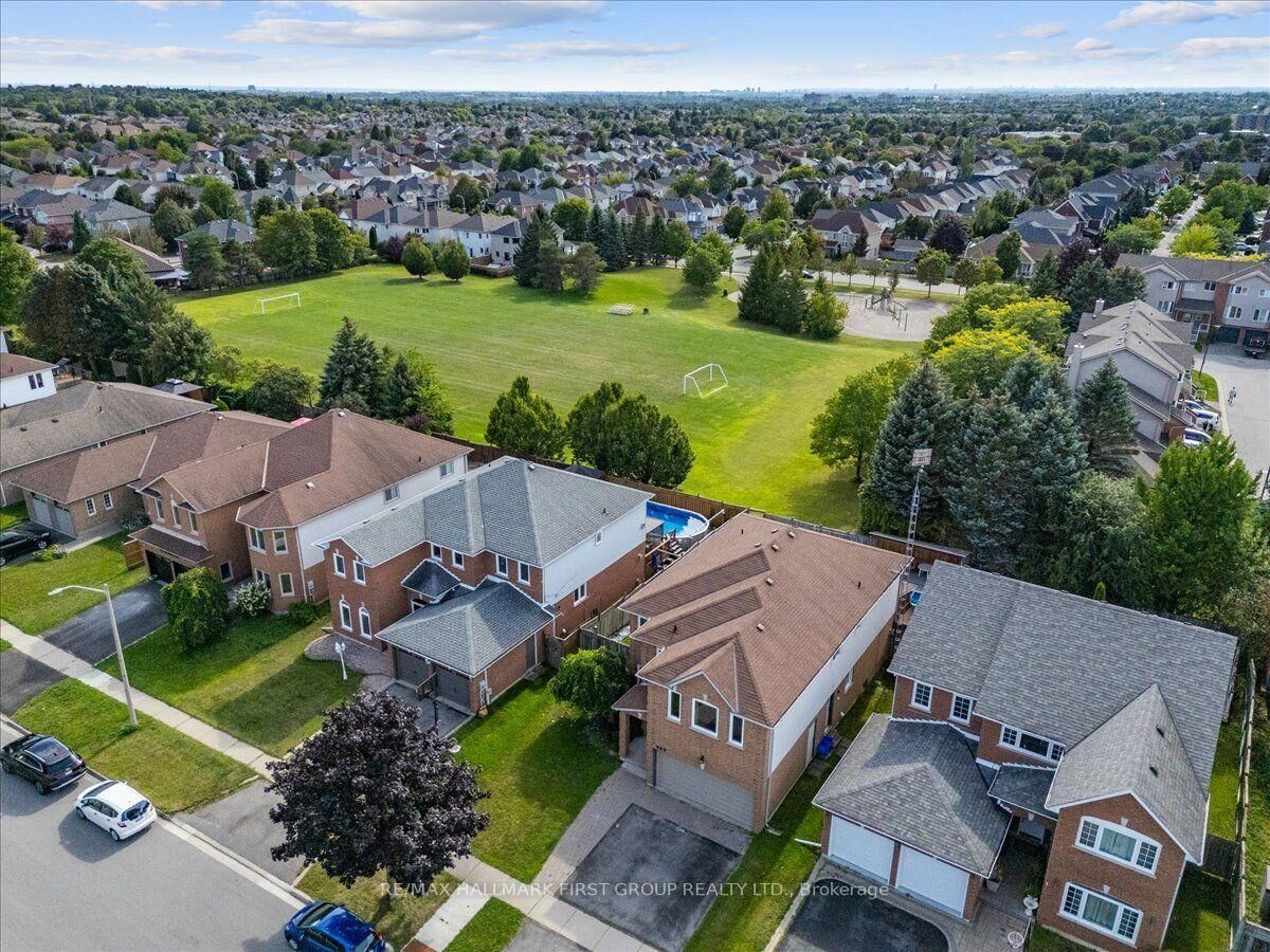 Property Photo: 989 Deer Valley Drive ON L1J 8N2