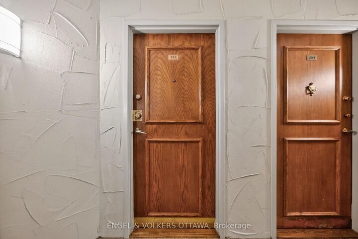 Property Photo:  40 Arthur Street 203  ON K1R 7T5 