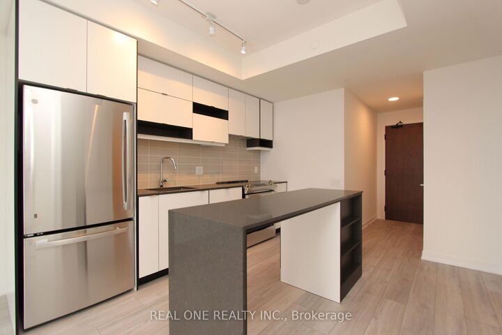 Property Photo:  4065 Confederation Parkway 3807  ON L5B 0L4 