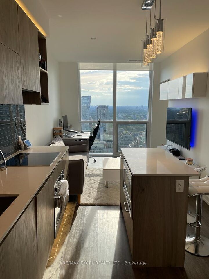 Property Photo: 1 Yorkville Avenue 3103 ON M4W 1L1