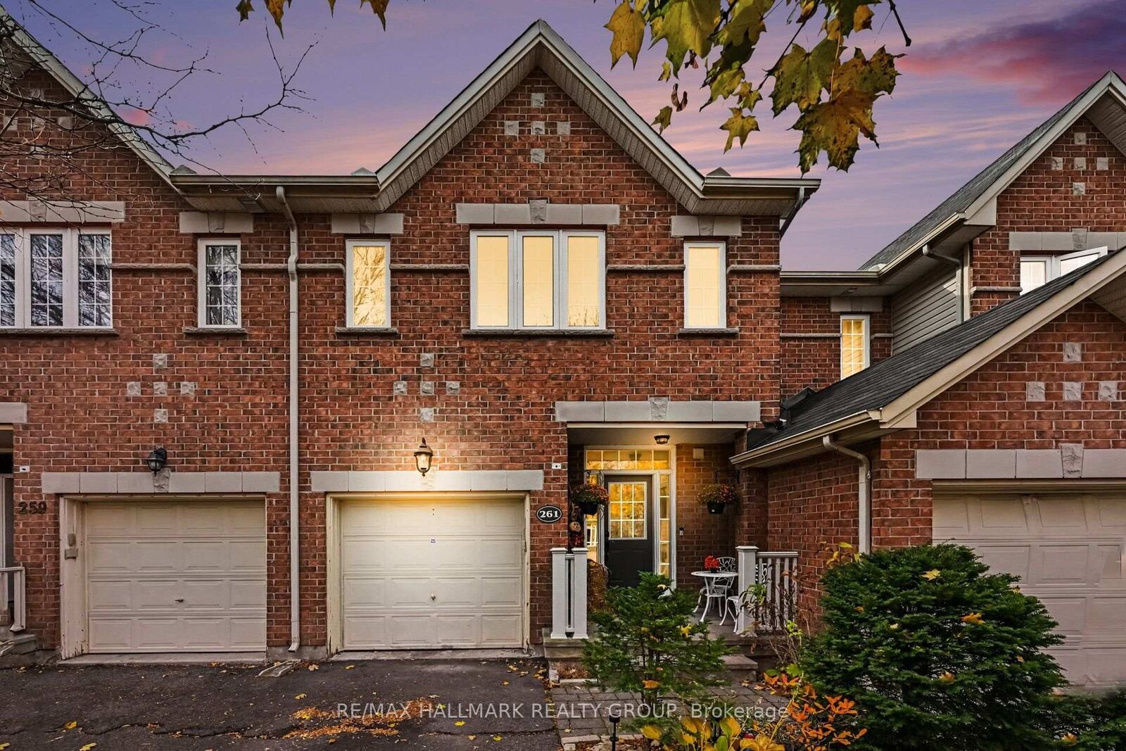 Property Photo:  261 Saddlesmith Circle  ON K2M 2Y9 