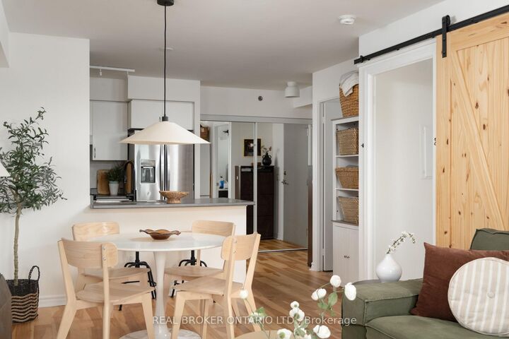 Property Photo:  35 Saranac Boulevard 510  ON M6A 2G4 