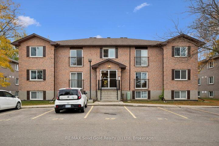 Property Photo: 325 Northlake Drive 11 ON N2V 1Z1