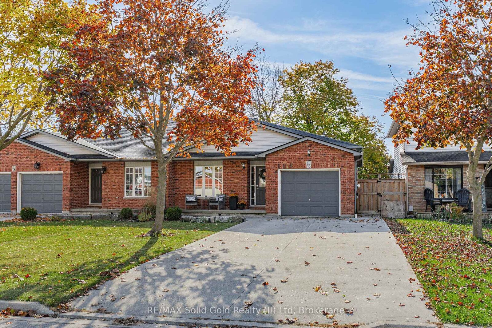 Property Photo: 46 Celtic Drive ON N3W 2L6