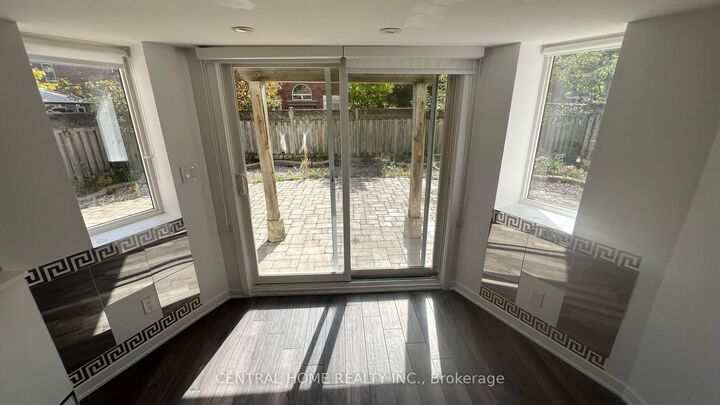Property Photo: 147 Jefferson Forest Drive S Apartment ON L4E 4K6
