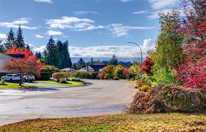 Property Photo: 850 Kelsey Crt BC V9M 1B4