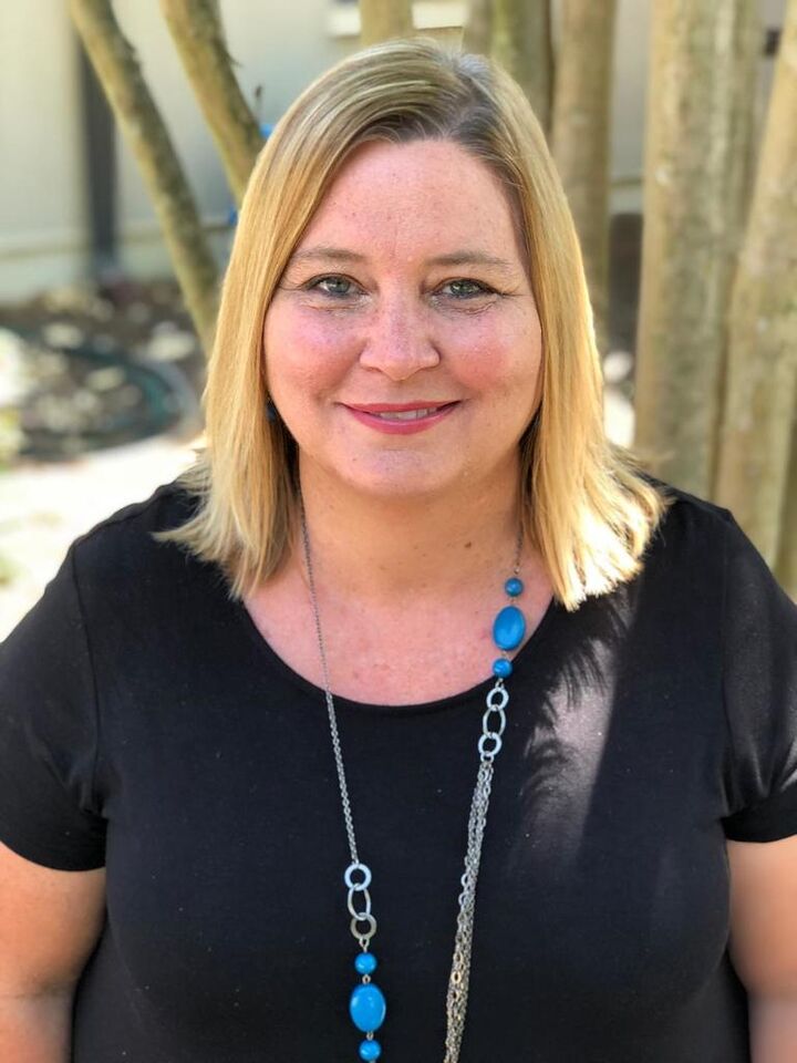 Donna Harwell,  in Lexington, 803