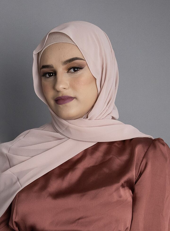 Fatima Hussein,  in Oak Lawn, Circle