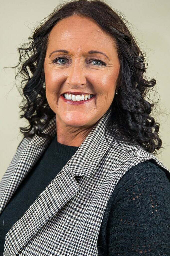 Jennifer Winiarski, Real Estate Salesperson in Port Huron, Professionals