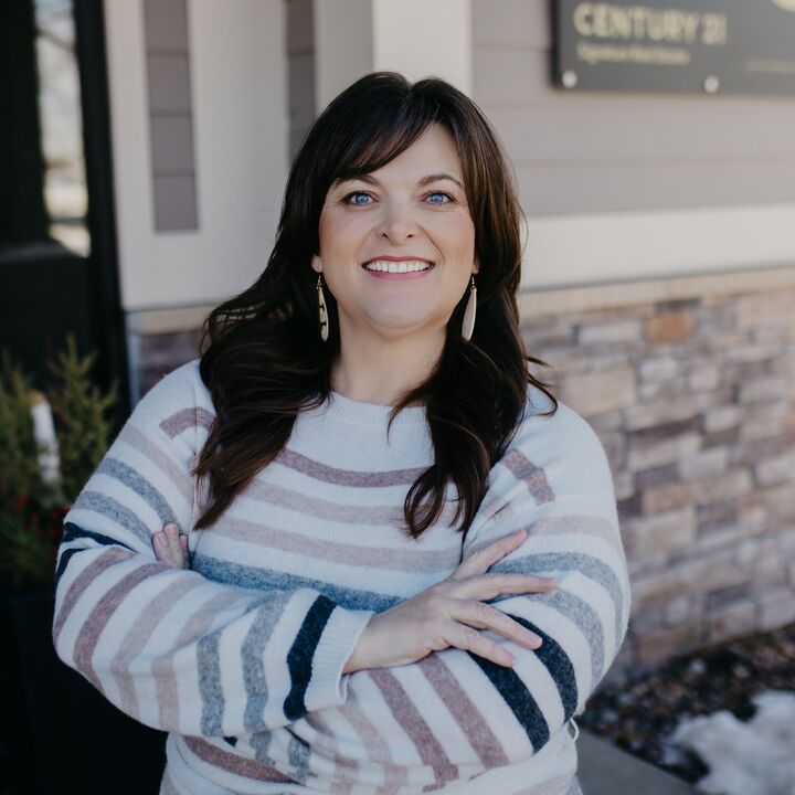 Tina Wing, Real Estate Salesperson in Hiawatha, Signature Real Estate