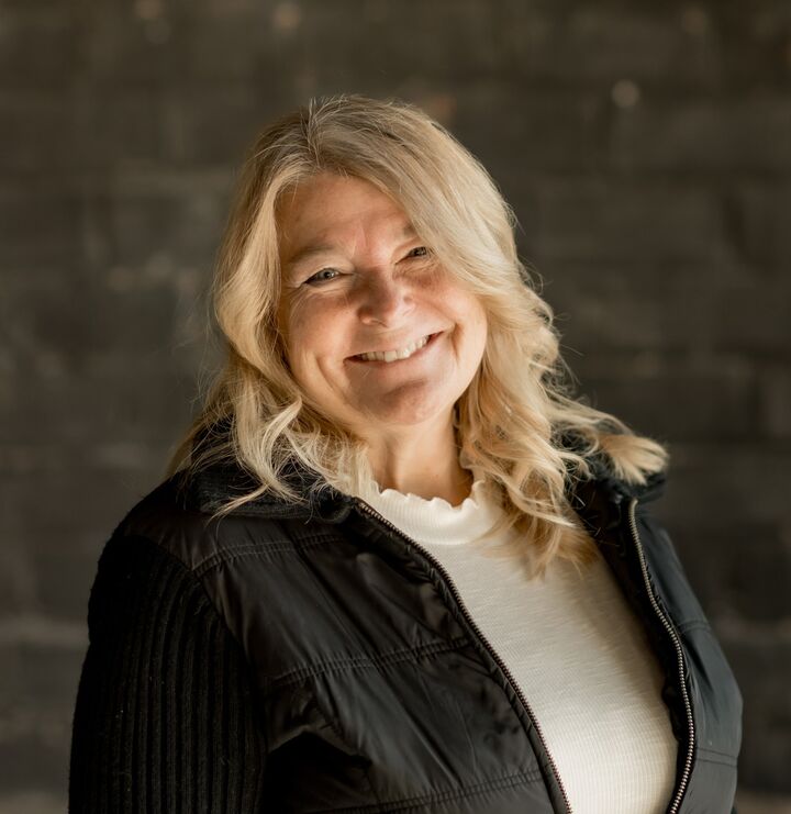 Cindy Miller, Associate Real Estate Broker in Burlington, Property Professionals
