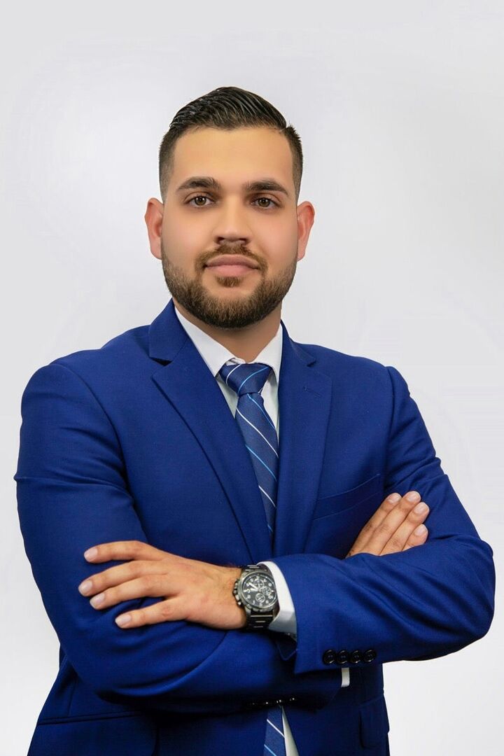 Shivam Chadha, Real Estate Salesperson in Glendale, Hallmark Realty