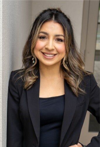 Bianca Chavez, Real Estate Broker in Kennewick, Tomlinson