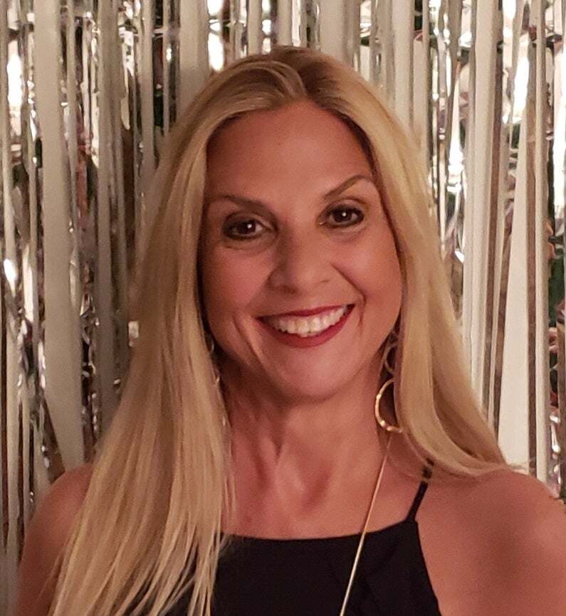 Maria Iglesias, Real Estate Salesperson in Islamorada, Circle