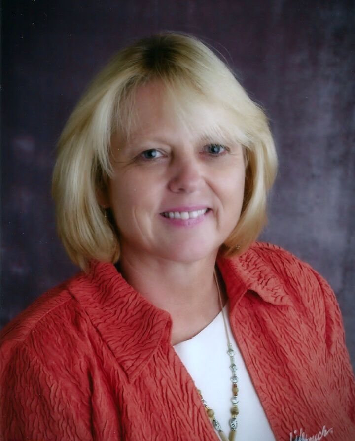 Malia Philippi,  in Lapeer, Professionals