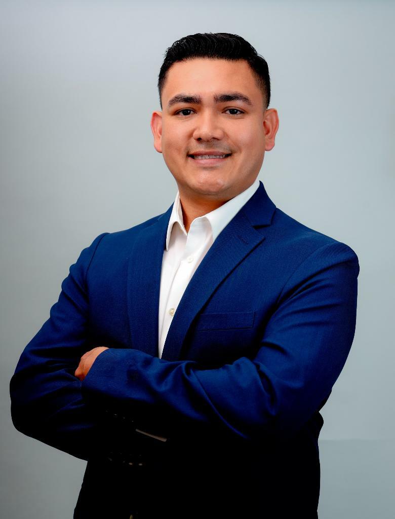 Manuel Figueroa, Real Estate Salesperson in Downey, Real Estate Alliance
