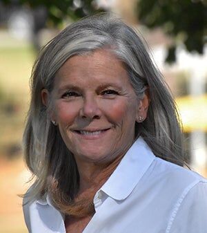 Suzy Smith, Real Estate Salesperson in Glen Allen, Napier Realtors ERA