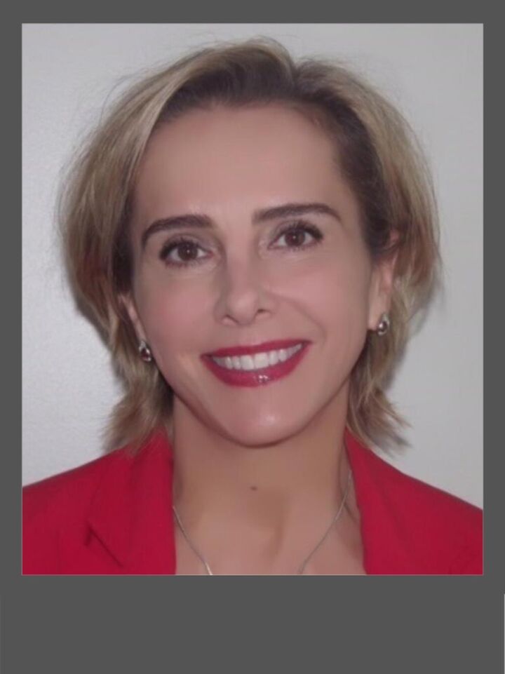Carolyn Solis Diaz, Broker in Toronto, Coldwell Banker The Real Estate Centre, Brokerage