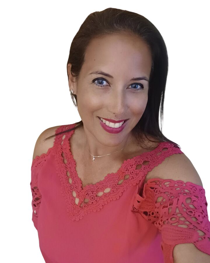 Carolina Betancourt,  in Saint Petersburg, Wolf's Crossing Realty