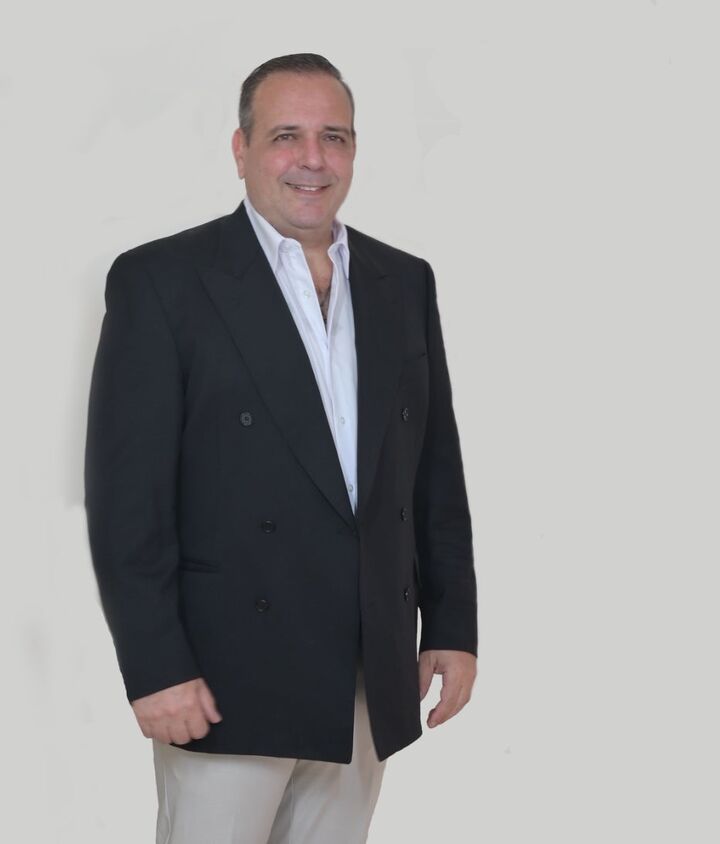 Gianfranco Di Campo, Real Estate Salesperson in Miami, World Connection