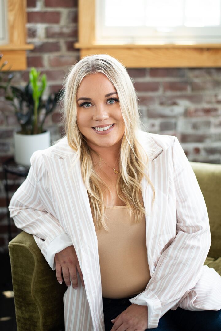 Tracy Spradling, Real Estate Broker in Greenwood, Scheetz