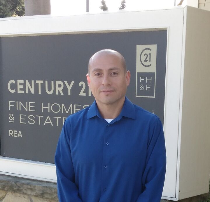 Mauro Valdivia, Real Estate Salesperson in Santa Barbara, Masters