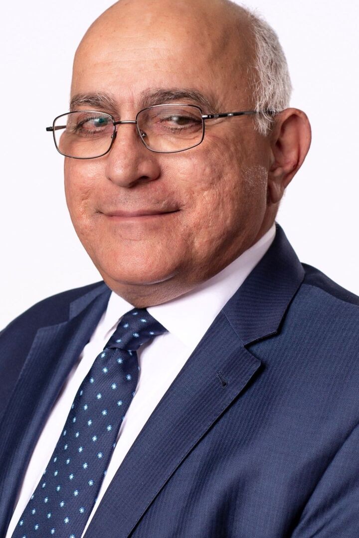 Vahagn Stephen, Real Estate Salesperson in Glendale, Hallmark Realty