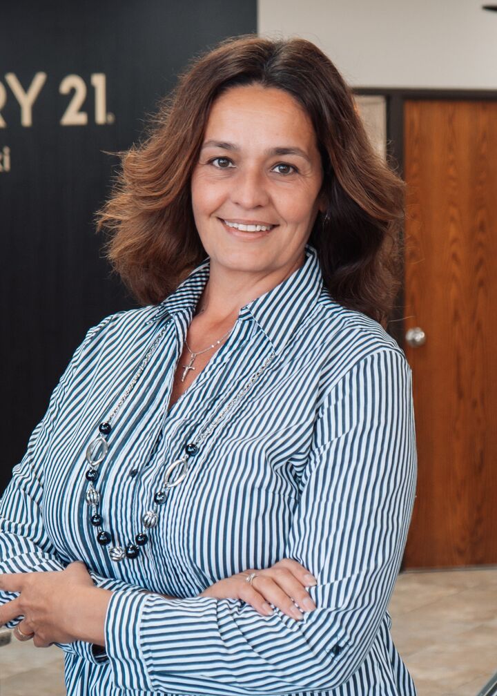 Mihaela Nedelea, Real Estate Salesperson in Dearborn Heights, Curran & Oberski