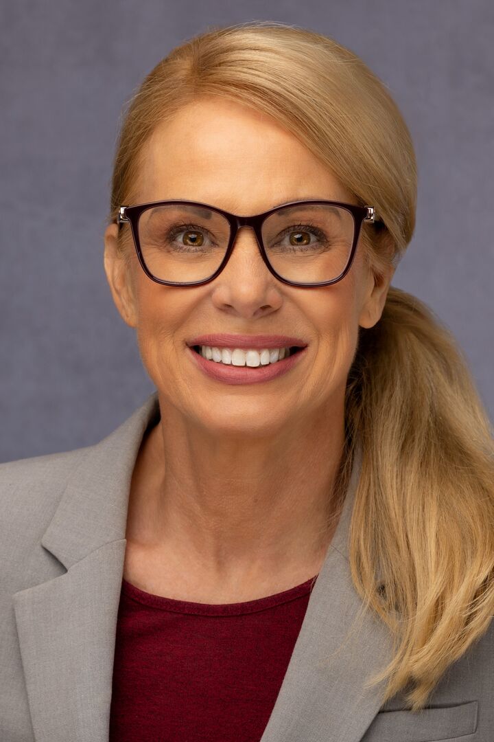 Jenetta Wallace, Real Estate Broker/Real Estate Salesperson in Punta Gorda, Sunstar Realty