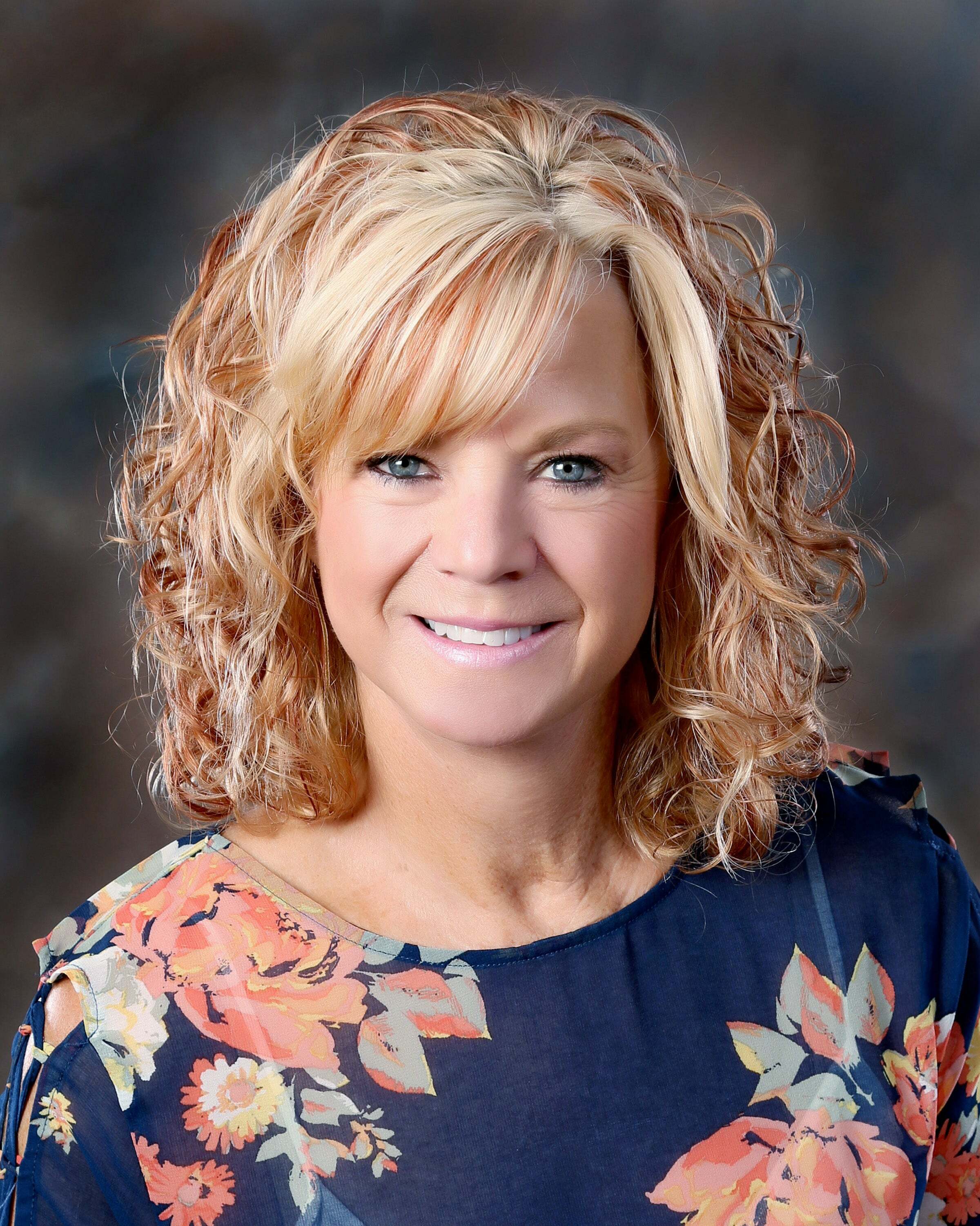 Dana Kruse-Lenz, Real Estate Salesperson in Sioux City, Associated Brokers Realty, Inc.