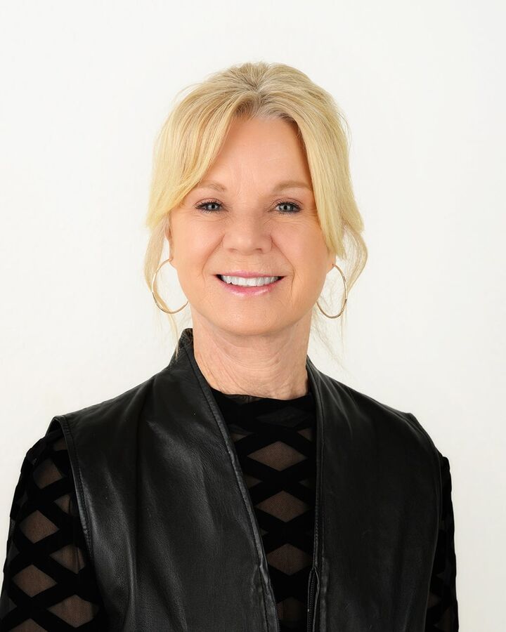 Dana Kruse-Lenz, Real Estate Salesperson in Sioux City, Associated Brokers Realty, Inc.