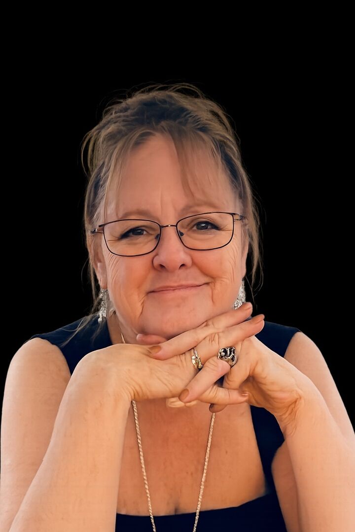 Glenda Tyrolt, Real Estate Salesperson in Simi Valley, Town Center