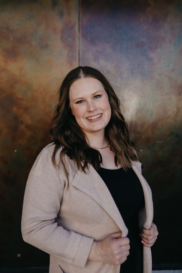 Cara Shanks, Real Estate Salesperson in Waverly, Signature Real Estate