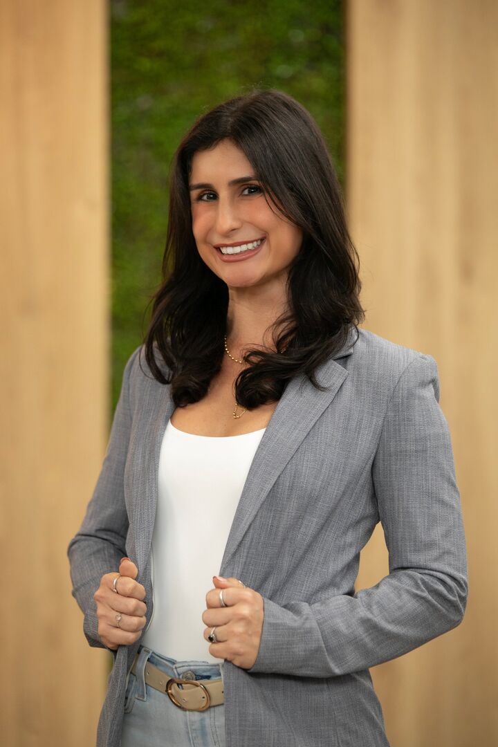 Mayra Rodriguez, Sales Associate in Glendale, Hallmark Realty