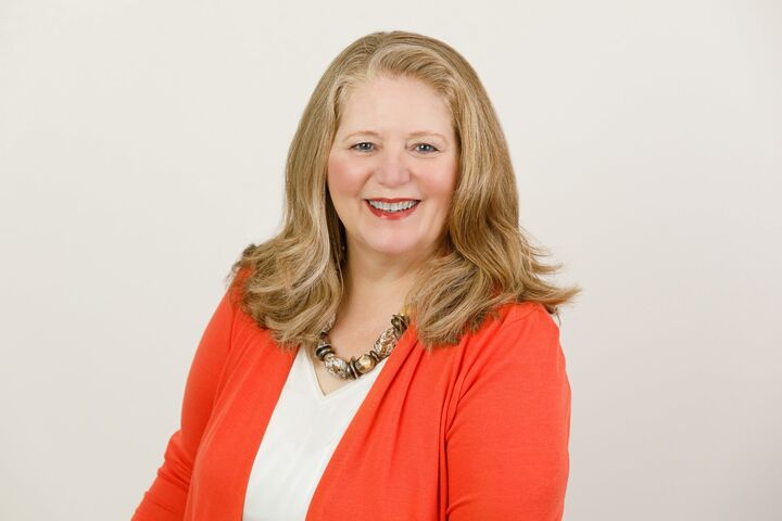 Eva MacDonald, Real Estate Salesperson in Lehi, Momentum