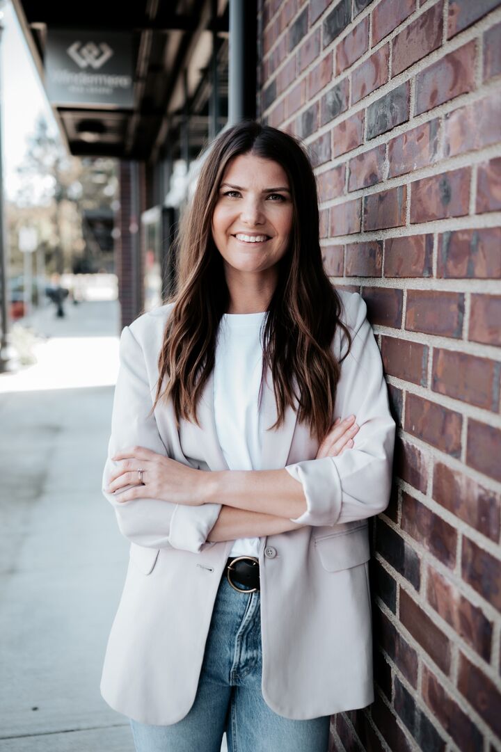 Brandy Pettet,  in Vancouver, Windermere