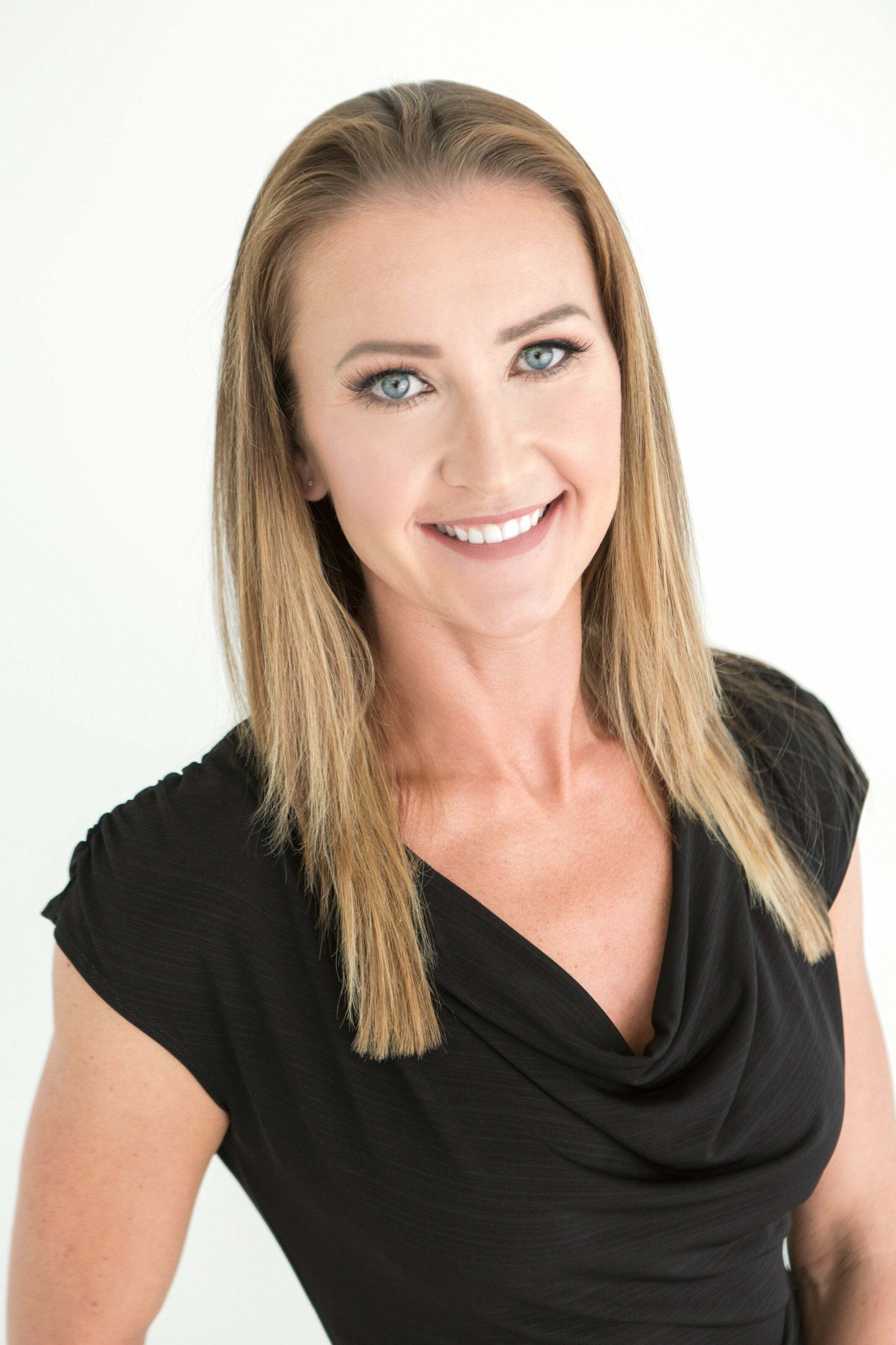 Maria Olsen, Real Estate Salesperson in Midvale, Momentum