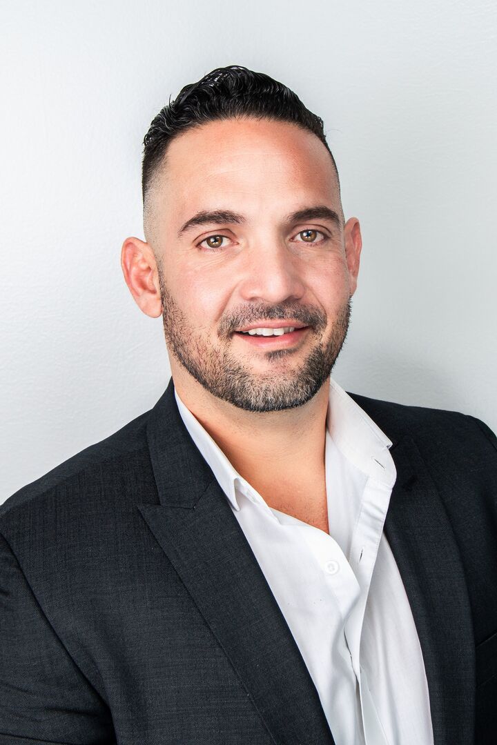 Francisco Centeno, Real Estate Salesperson in Mission Hills, Masters