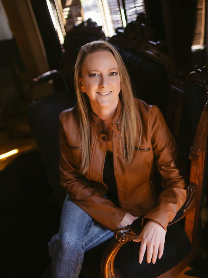 Dawn Brown, Real Estate Salesperson in Granger, Affiliated