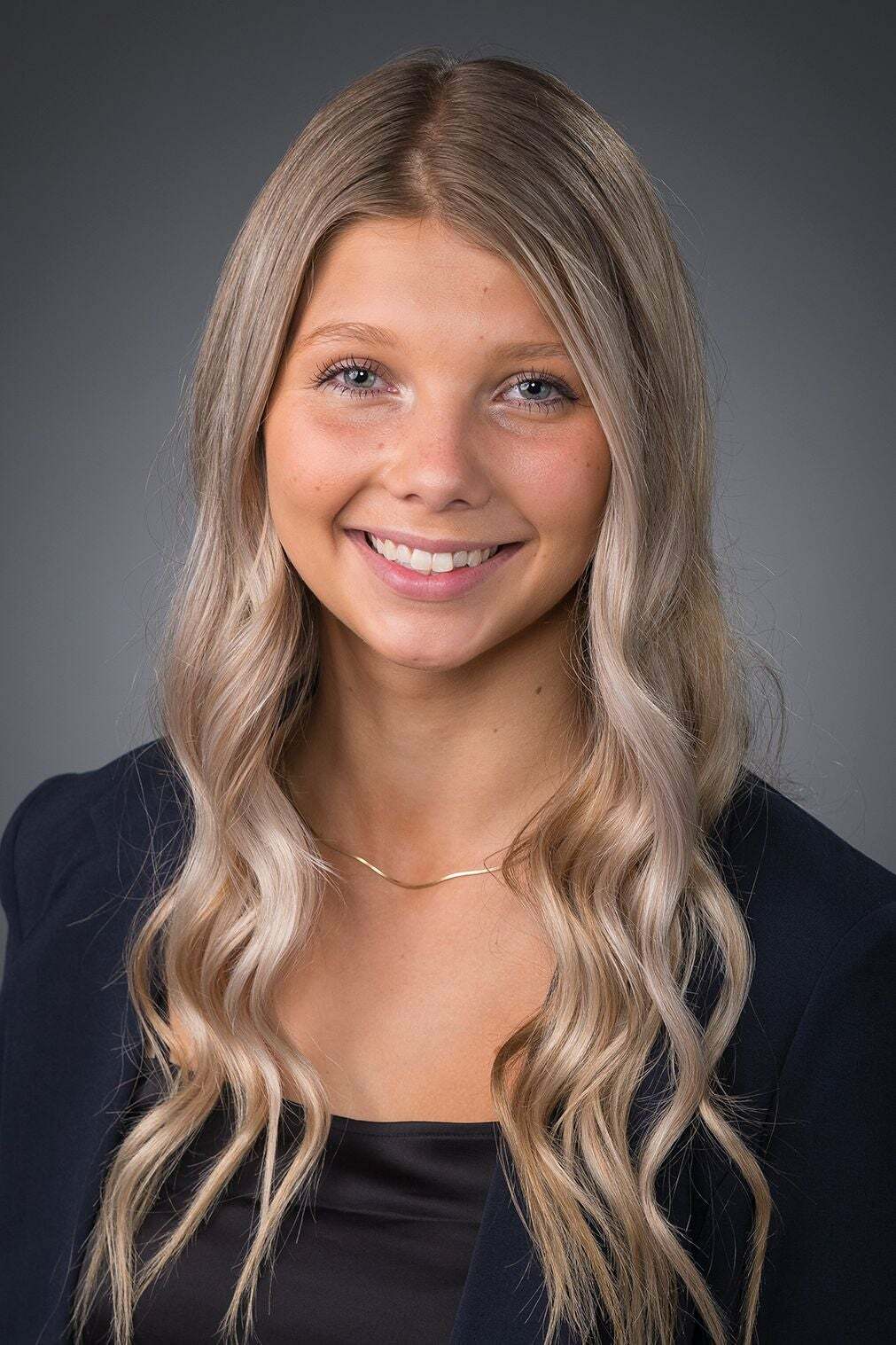 Jolie Hillyer, Sales Associate in Lansing, Professionals