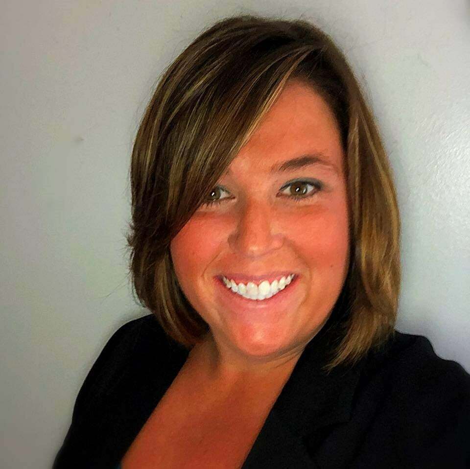Leslie Gelinas, Sales Associate in Lake Orion, Professionals
