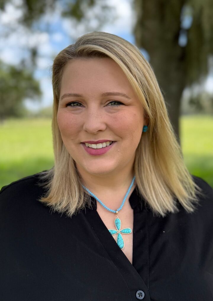 Dana Mayer, Sales Associate in Clermont, Hubbard Hansen