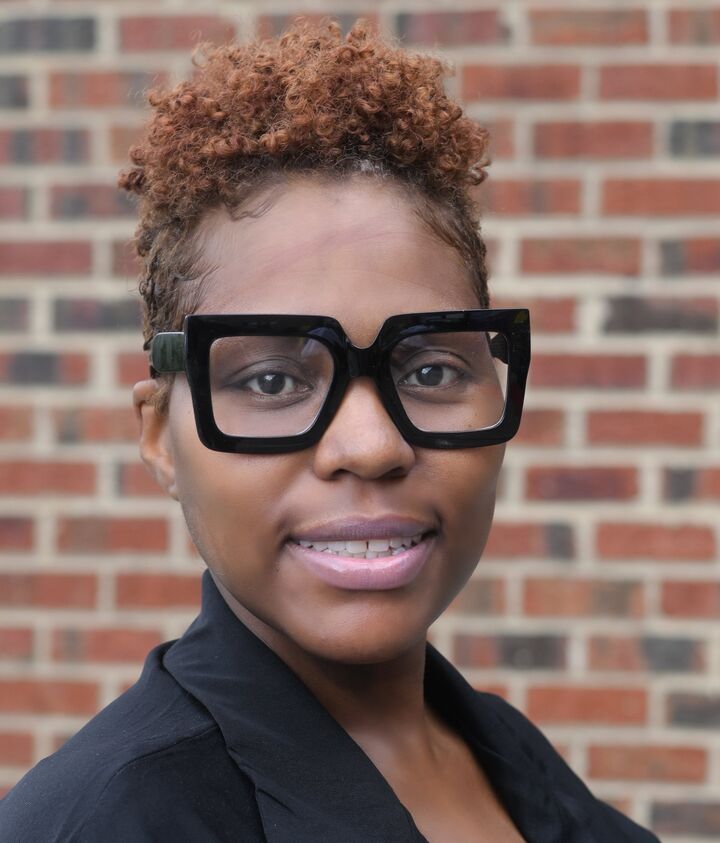 Amanda Lowe,  in Bowie, Envision