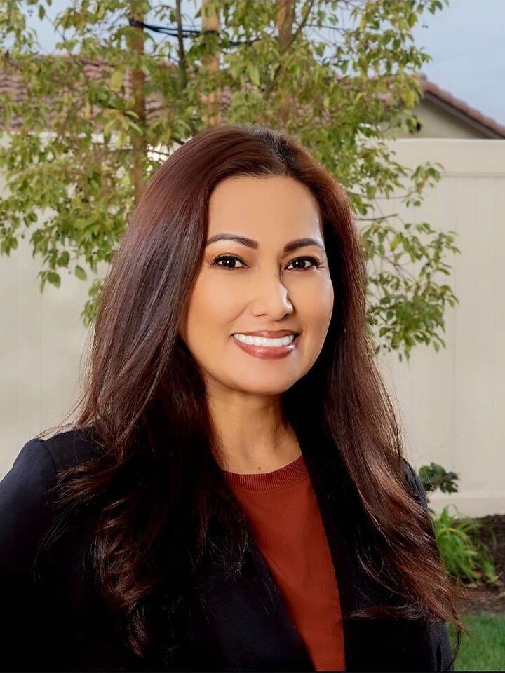 Michelle Riley, Real Estate Salesperson in Temecula, Affiliated